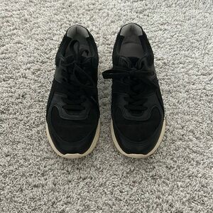 A project by Everlane, sneakers that are cream and black.